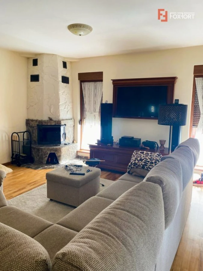 Casa individuala 5 camere si 4 locuri de parcare in Giroc - 2