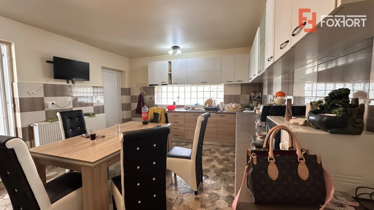 Casa individuala 8 camere, 400 mp, in Mosnita Noua vatra satului - 4