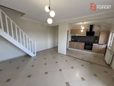 Apartament cu 3 camere, de vanzare, zona Dambovita