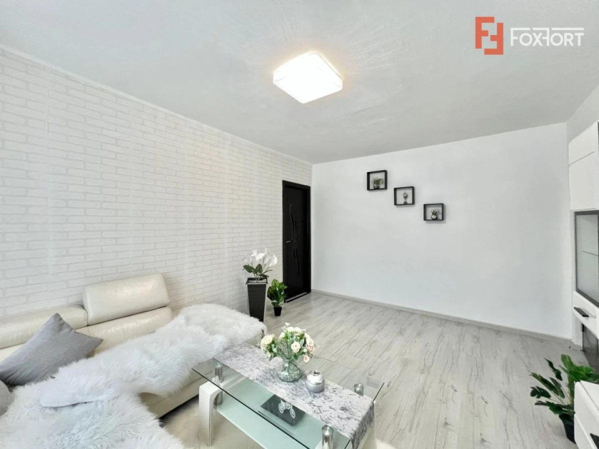 Apartament cu 3 camere, etaj 4 de vanzare, zona Spitalul Judetean - 3