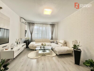 Apartament cu 3 camere, etaj 4 de vanzare, zona Spitalul Judetean