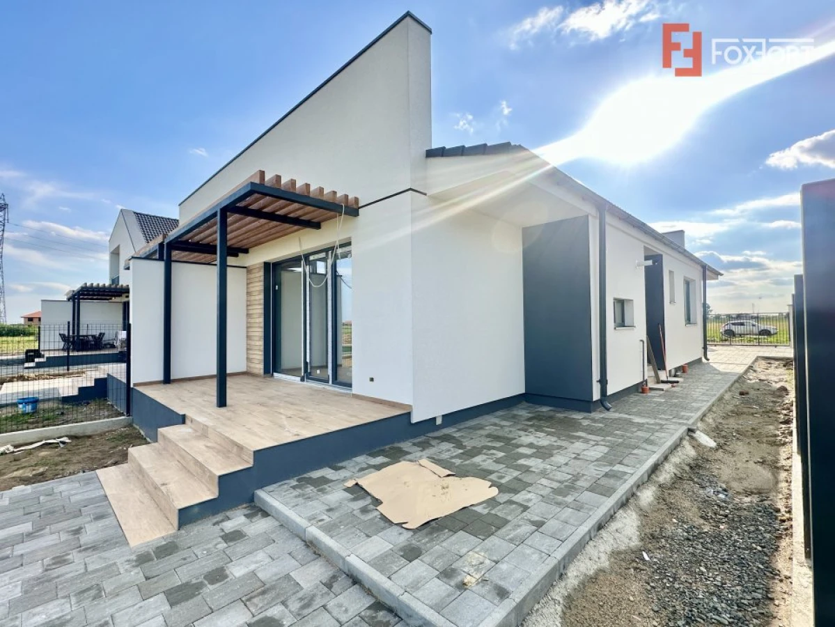 Duplex cu 3 camere si panouri fotovoltaice, zona Mosnita Noua - 1