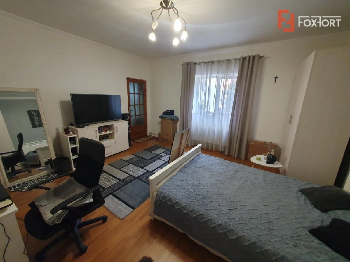 Apartament cu 2 camere decomandat, cladire istorica - Sinaia - 3