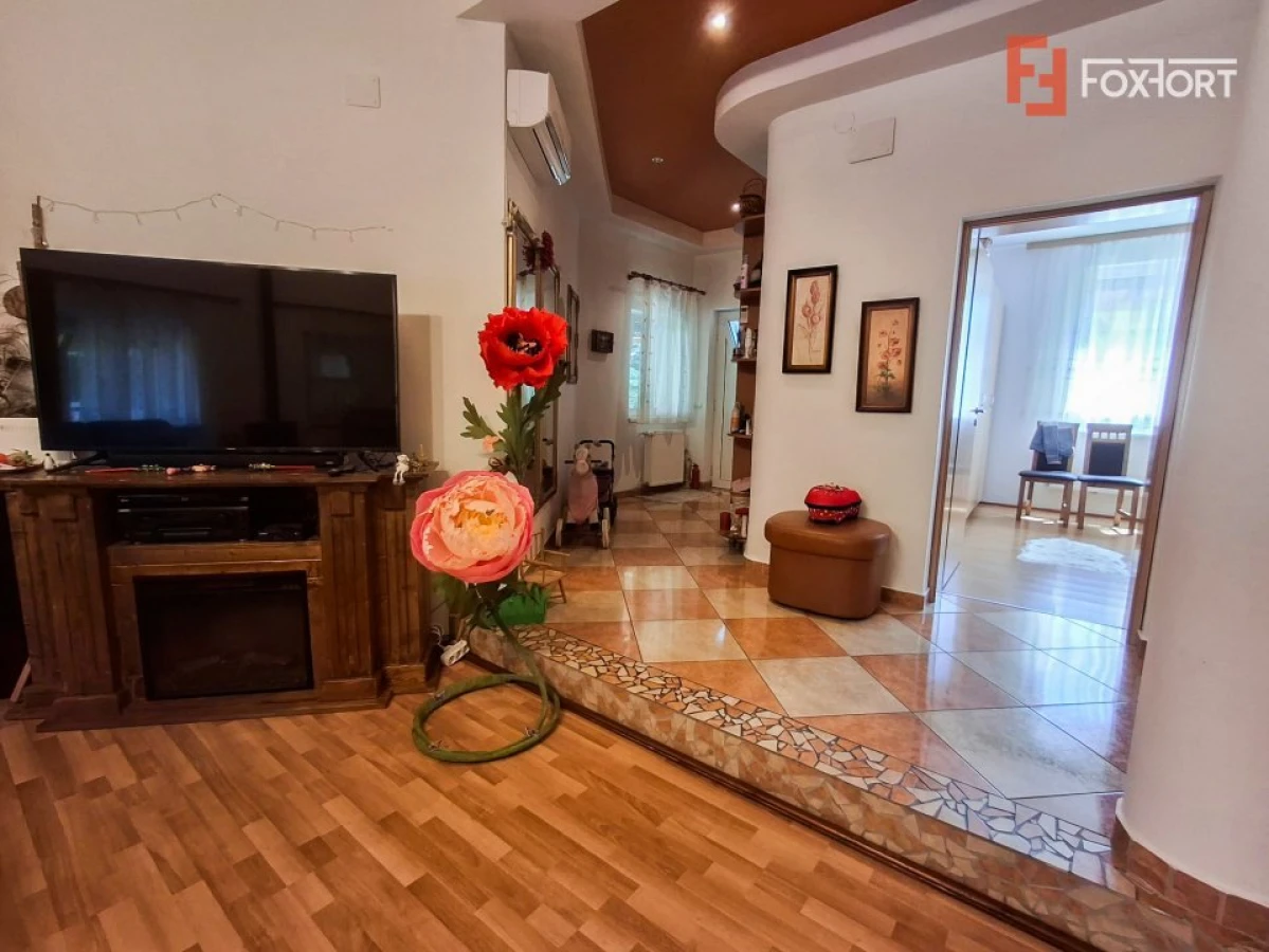 Casa individuala cu 8 camere si teren de 832 mp de vanzare, zona Girocului - 6