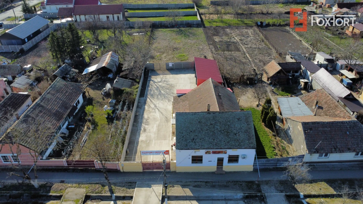 Spatiu comercial cu 4 incaperi de vanzare in Denta, zona Central - 1