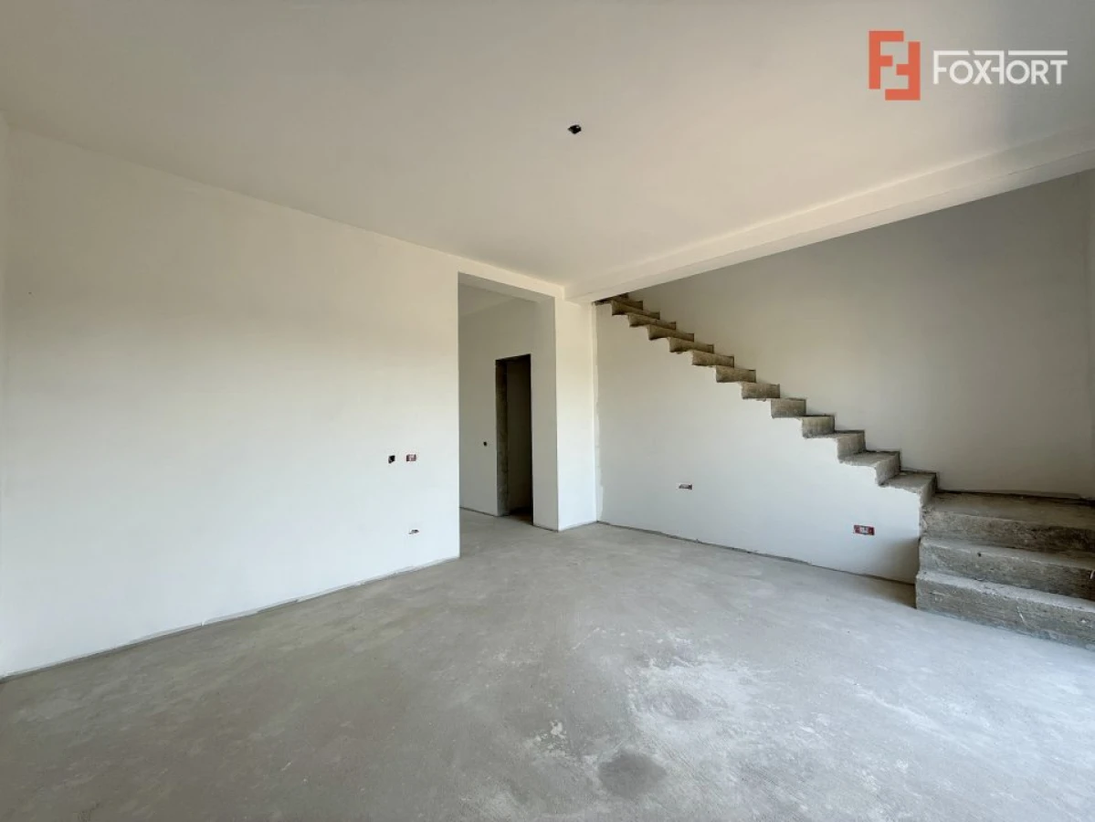 Triplex cu 4 camere, 115 mp, 3 bai - Zona Sacalaz - 1