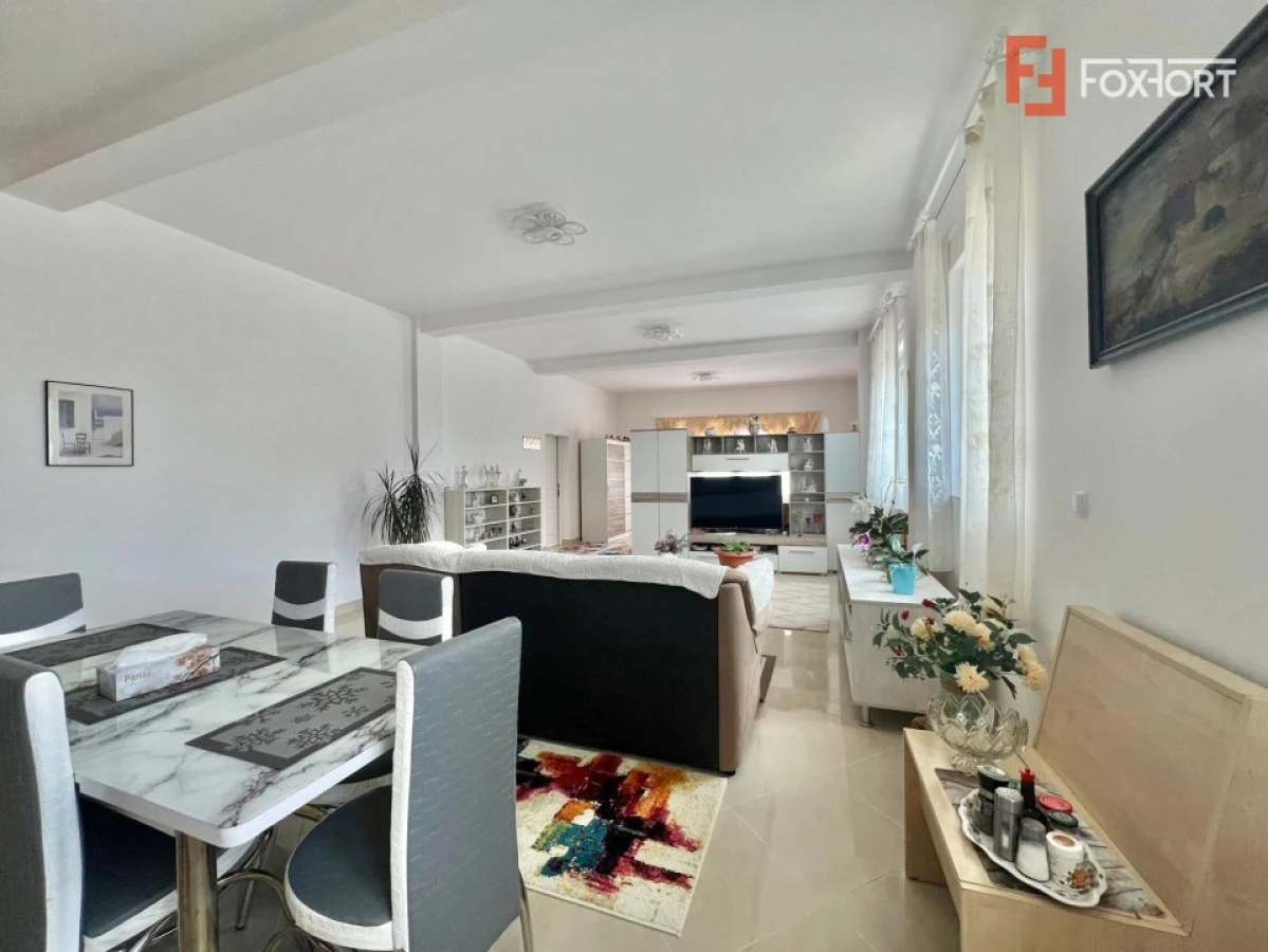 Casa Individuala cu 9 camere de vanzare, zona Ghiroda - 2