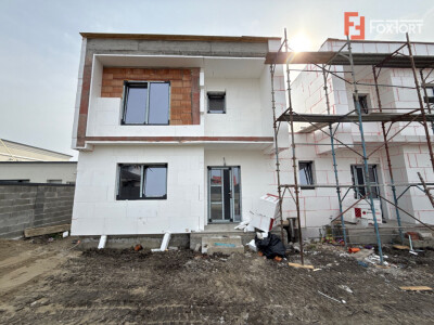 Duplex cu 4 camere de vanzare si teren de 335 mp - zona Sacalaz