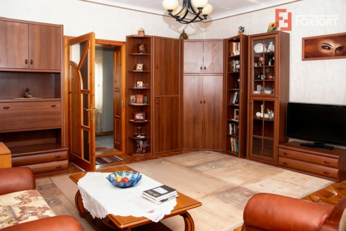 Casa individuala cu 4 camere, garaj si teren de 694 mp, zona Bujac Arad - 2