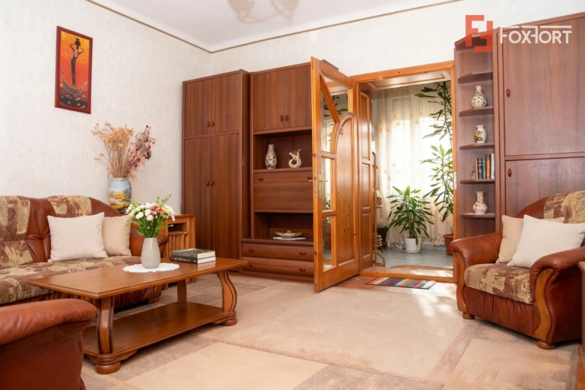 Casa individuala cu 4 camere, garaj si teren de 694 mp, zona Bujac Arad - 1