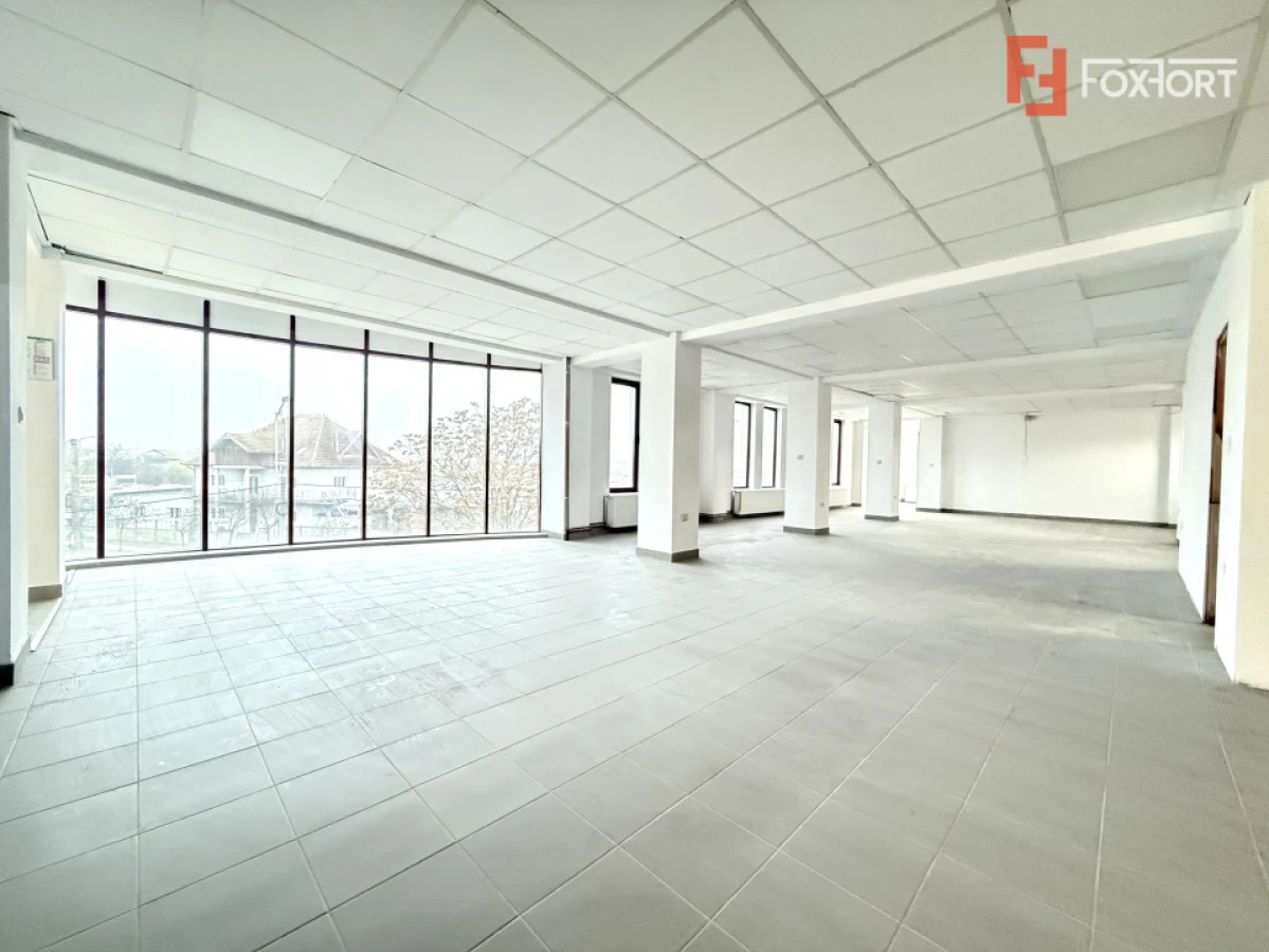 Cladire comerciala cu regim de inaltime P+2 E+M, suprafata 550 mp de inchiriat - 1