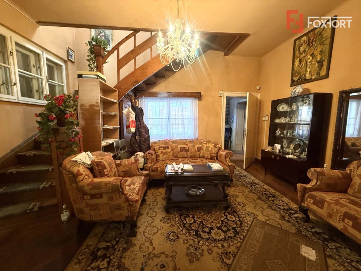 Spatiu de birou sau rezidential, P + 1E, 186 mp in centrul orasului - 1