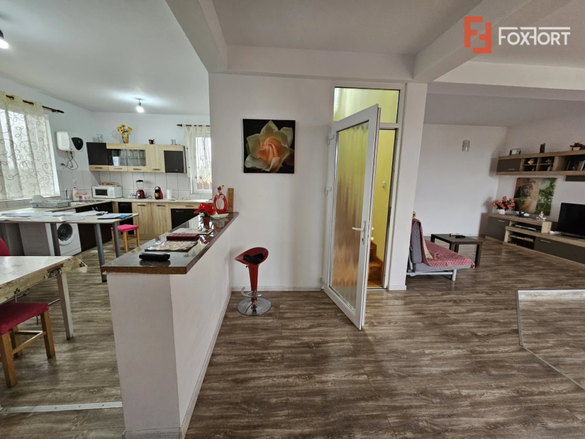 Casa individuala cu 7 camere, spatioasa in Sofronea - 2