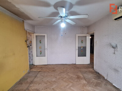 Apartament cu 3 camere + boxa, zona Sagului
