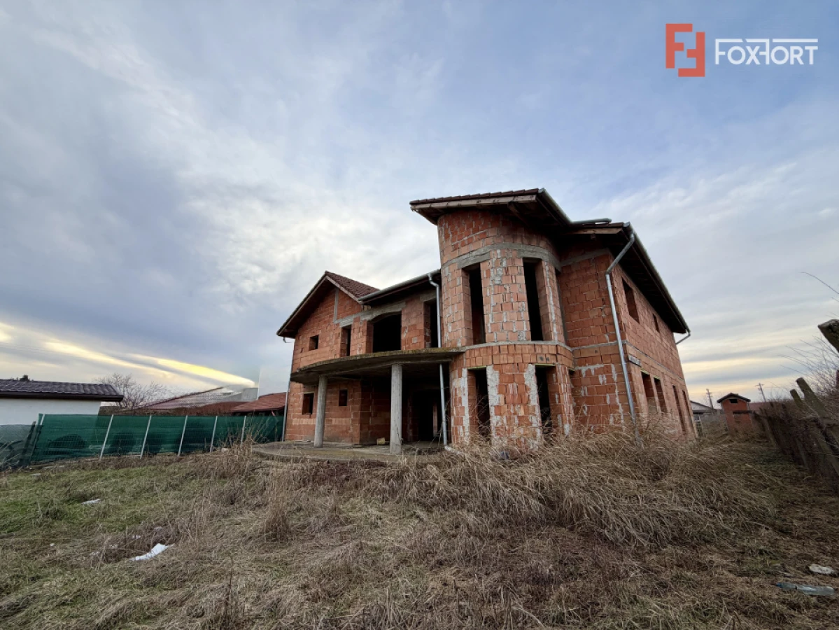 OPORTUNITATE - Casa individuala la rosu, teren de 851 mp in Peciu Nou - 1