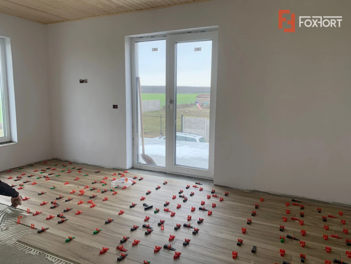 Casa individuala cu 5 camere si teren de 840 mp, Pischia - 4