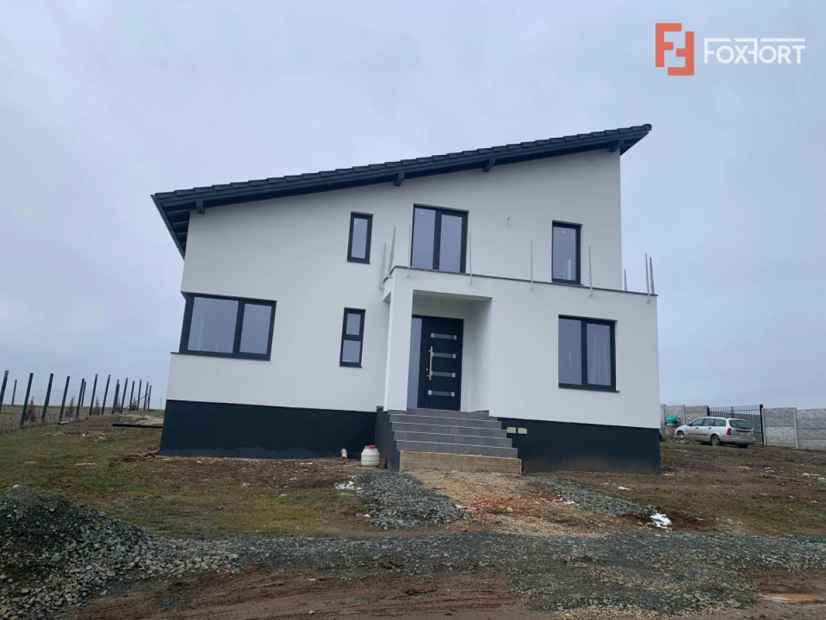 Casa individuala cu 5 camere si teren de 840 mp, Pischia - 1