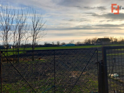 Casa individuala + hala de vanzare in Grabat