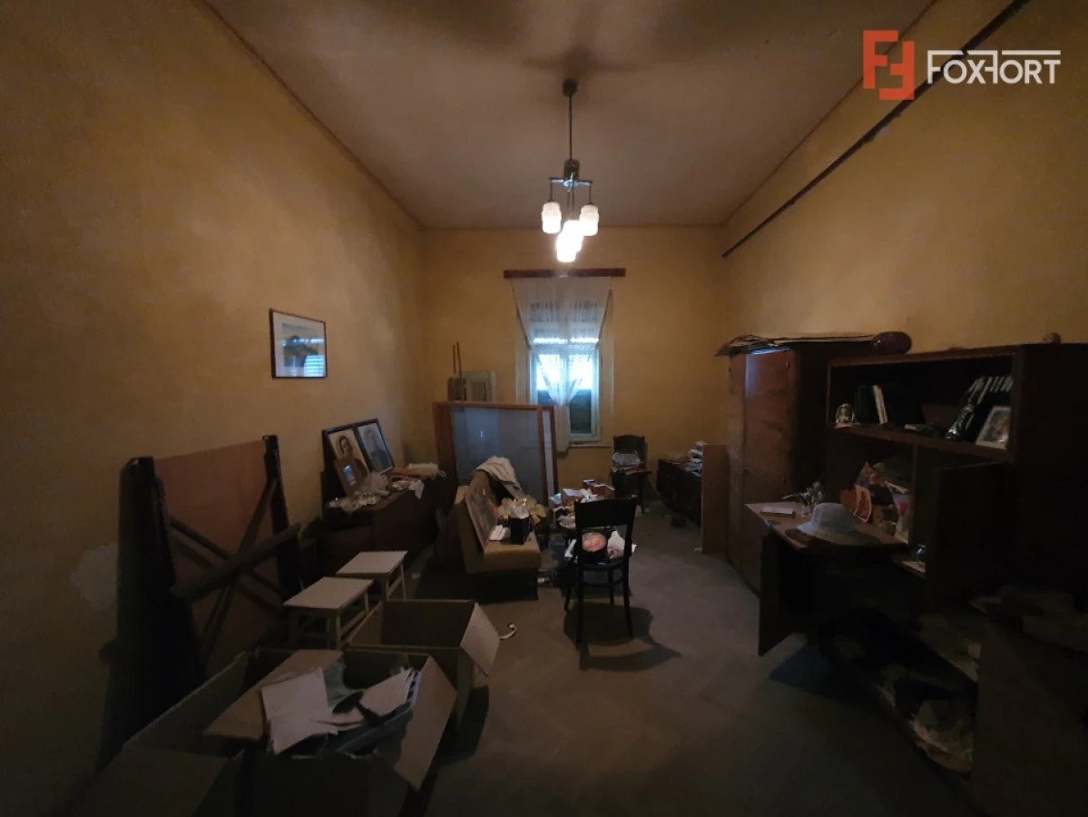 Apartament cu 5 camere de vanzare in Deta, zona Central - 10