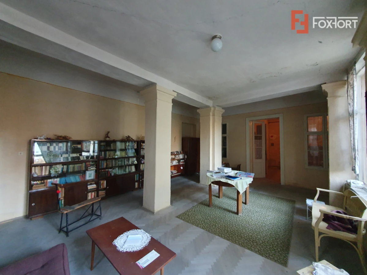 Apartament cu 5 camere de vanzare in Deta, zona Central - 3