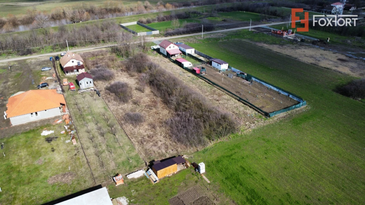 Teren intravilan de 1952 mp cu utilitati - zona Parta - 3