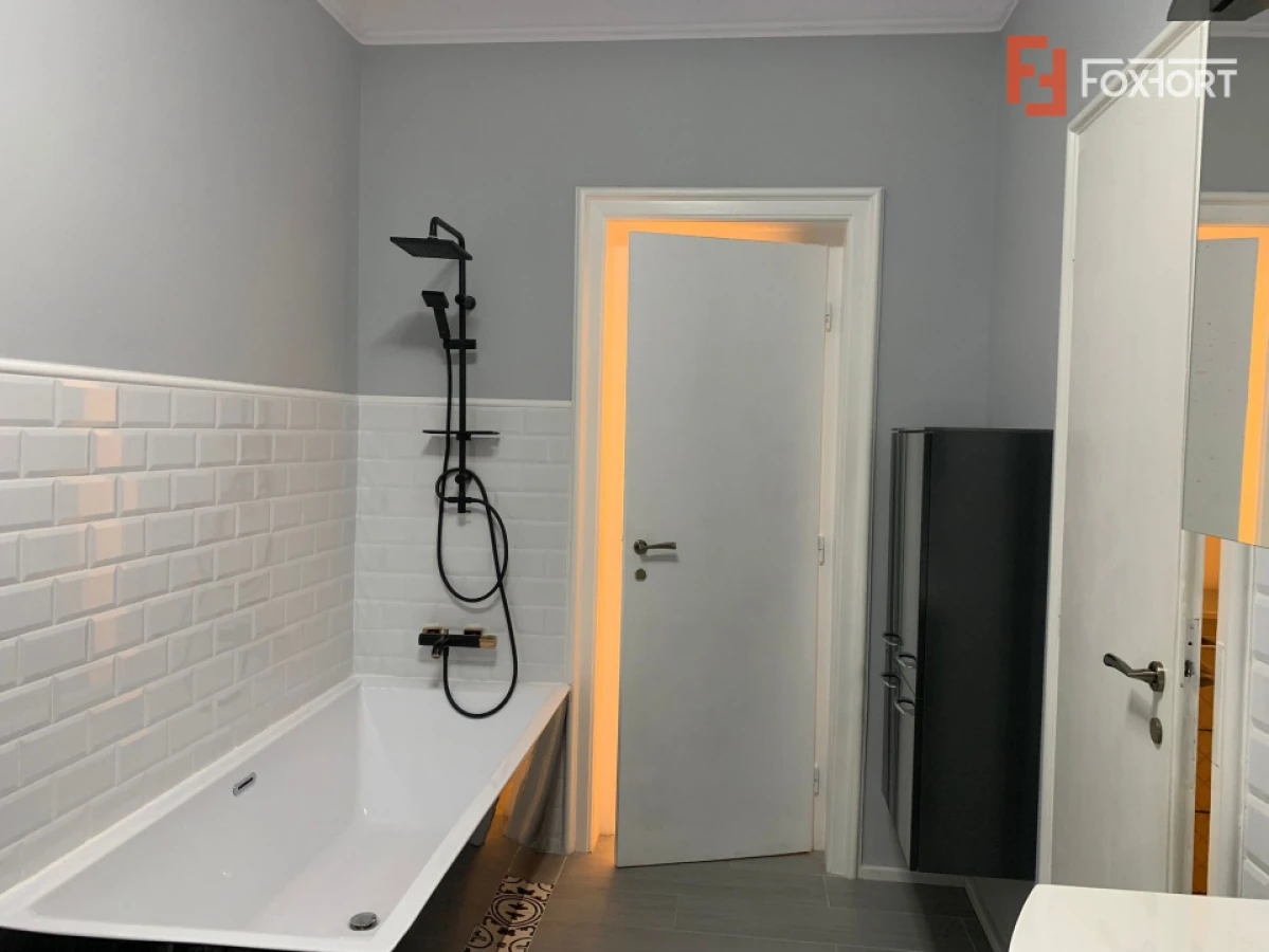 Apartament cu 3 camere, parter inalt - Central - 6