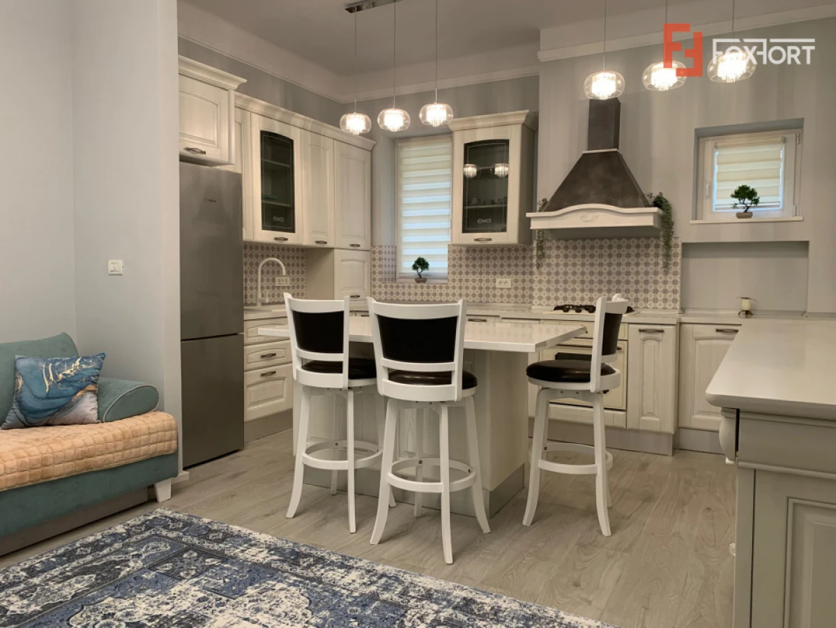 Apartament cu 3 camere, parter inalt - Central - 2