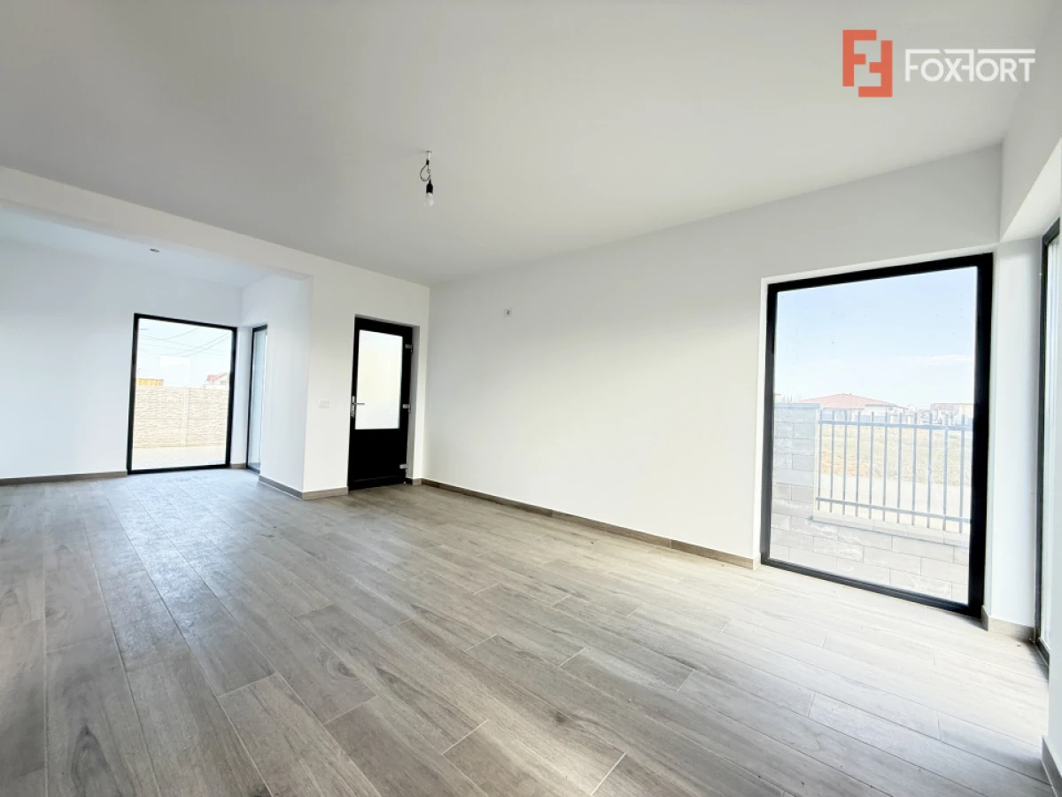 Casa individuala cu 4 camere, situata la drum asfaltat in Sacalaz - 2