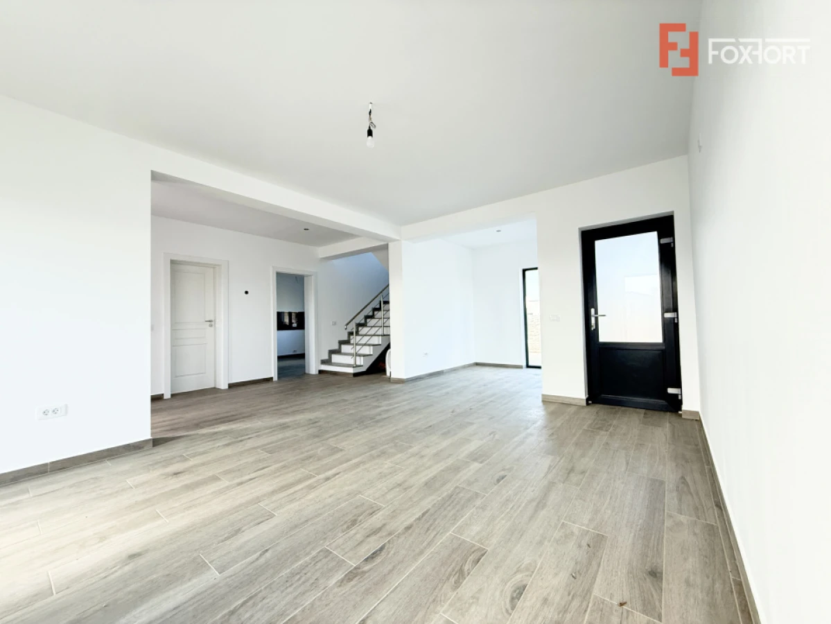 Casa individuala cu 4 camere, situata la drum asfaltat in Sacalaz - 1