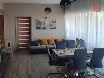 Casa individuala deosebita cu 6 camere in Ghiroda