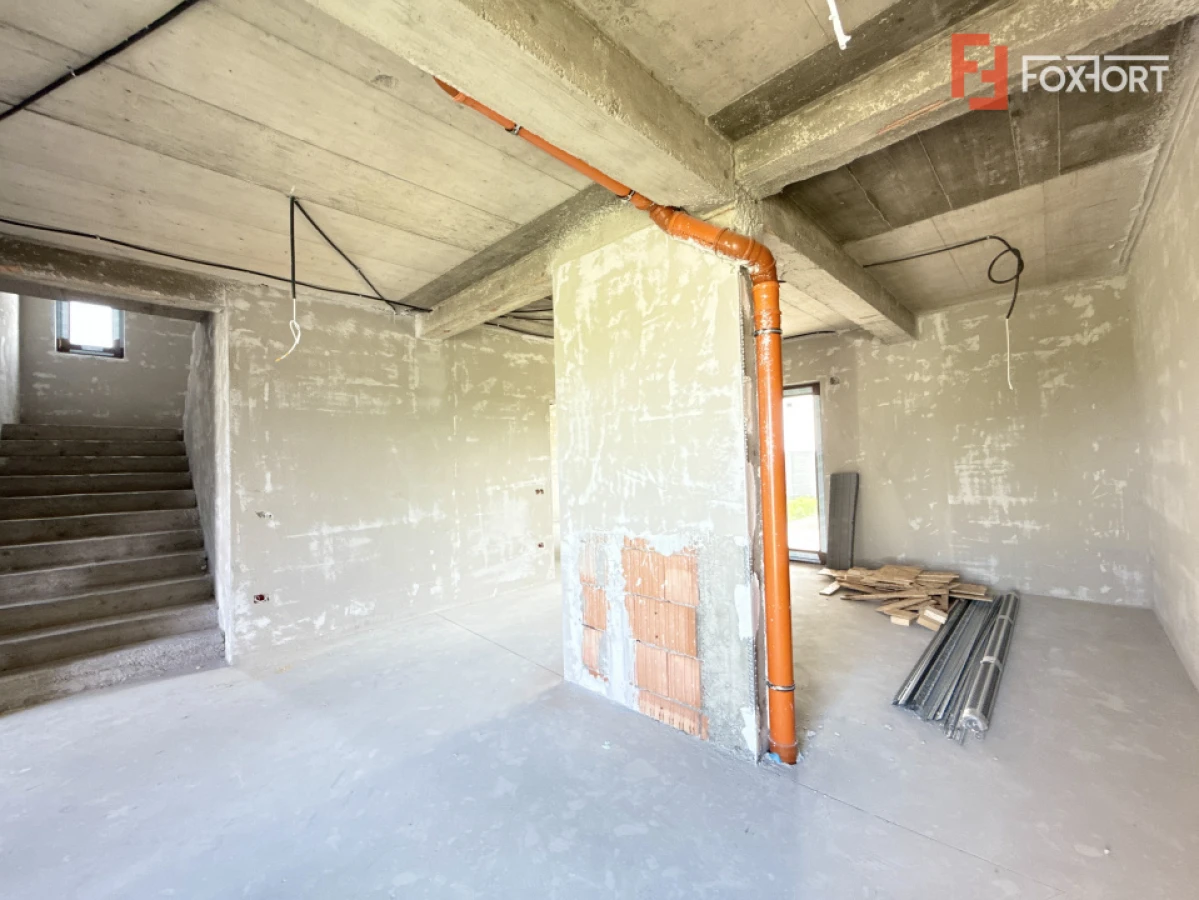 Casa cu 4 camere, interior la gri si exterior la rosu in Sacalaz - 8