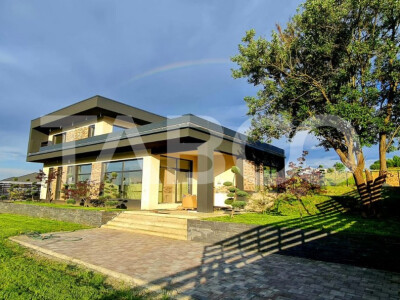 Casa moderna cu 5 camere, piscina si panorama superba, Cisnadie