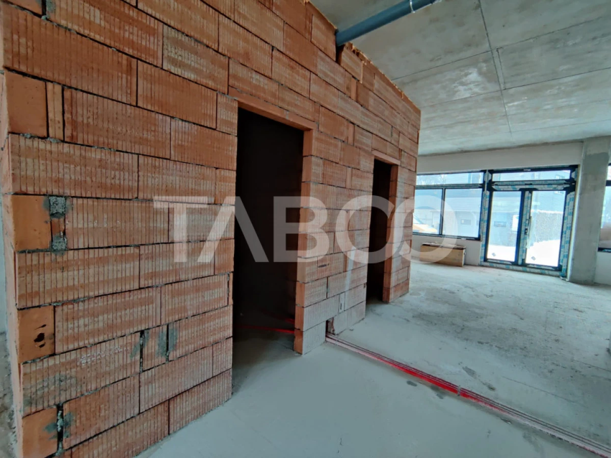 Spatiu comercial open space generos stradal cu vitrine Turnisor Sibiu - 7