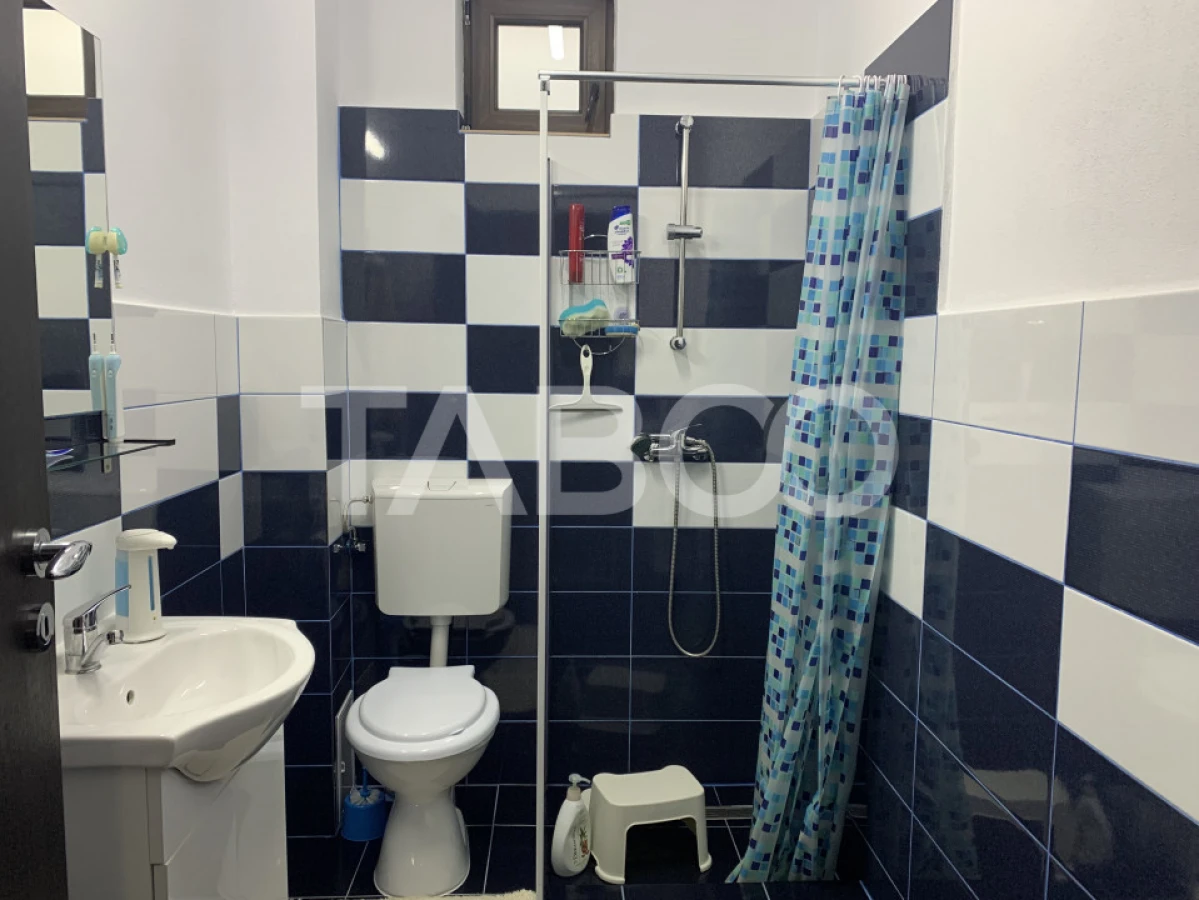 Casa 8 camere 7 bai 284 mp 225mp curte libera in Porumbacu de Sus - 9