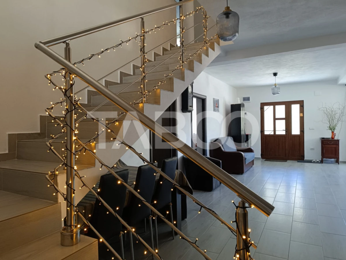 Casa 8 camere 7 bai 284 mp 225mp curte libera in Porumbacu de Sus - 6