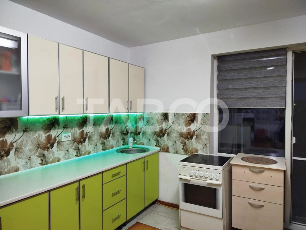 Casa de vanzare cu garaj si curte 147 mpu in Sura Mare - 4