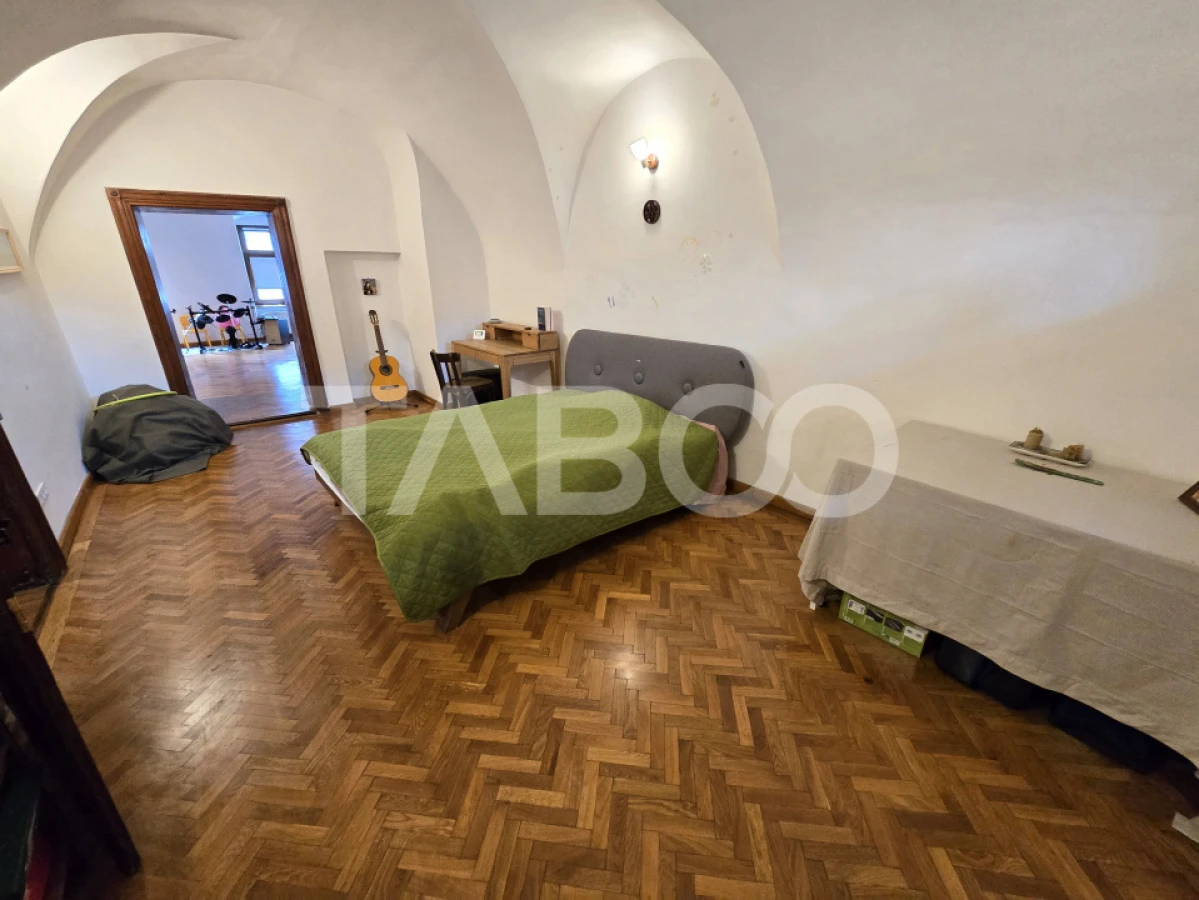 Apartament decomandat de vanzare cu pivnita in Centrul Istoric Sibiu - 6
