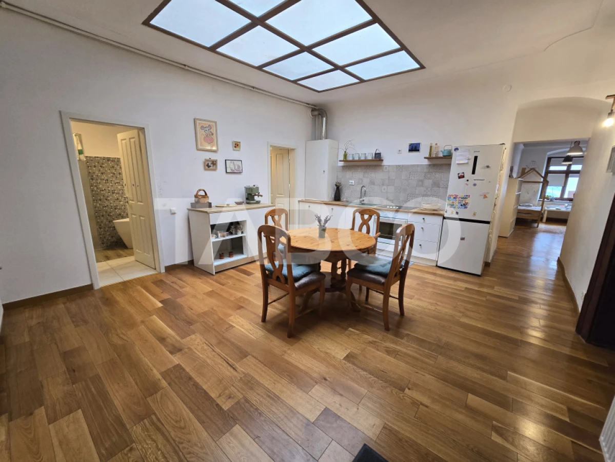 Apartament decomandat de vanzare cu pivnita in Centrul Istoric Sibiu - 3