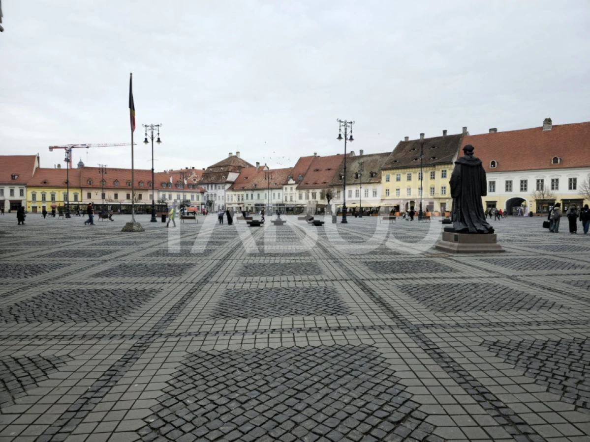 Apartament decomandat de vanzare cu pivnita in Centrul Istoric Sibiu - 2