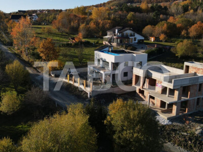 Vila premium Cisnadioara – panorama, piscina infinity, teren 485 mp
