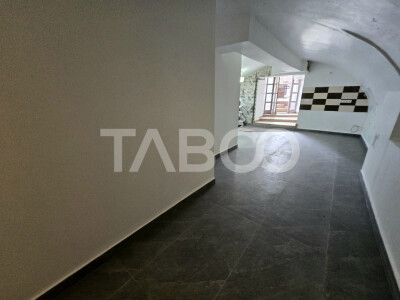 Spatiu comercial de vanzare 55 mp curte parcare zona Central din Sibiu