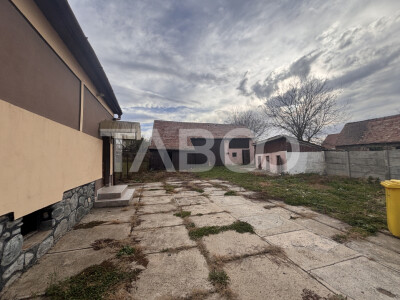 Casa individuala cu 3 camere de vanzare 1020 mp teren in Hamba