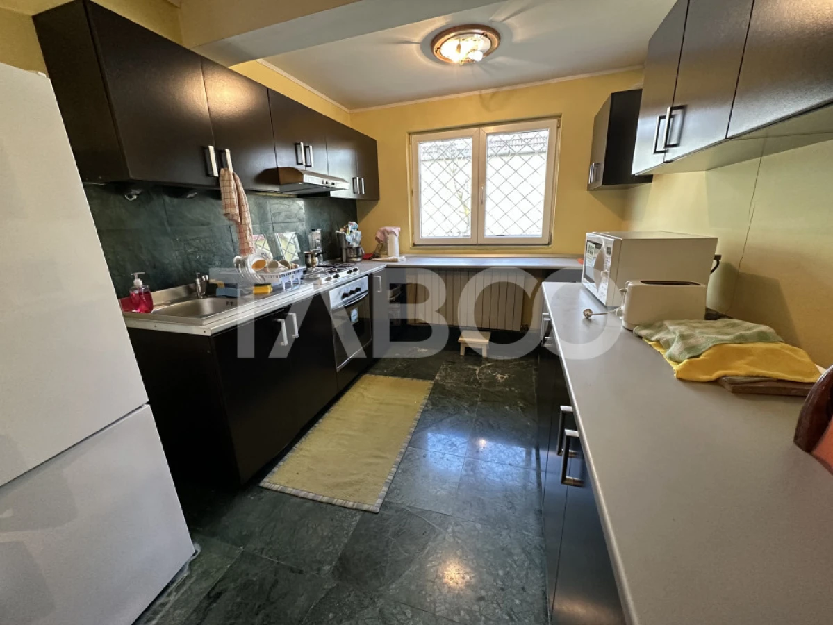 Casa familiala pentru locuit sau vacanta , spatioasa si confortabila . - 4