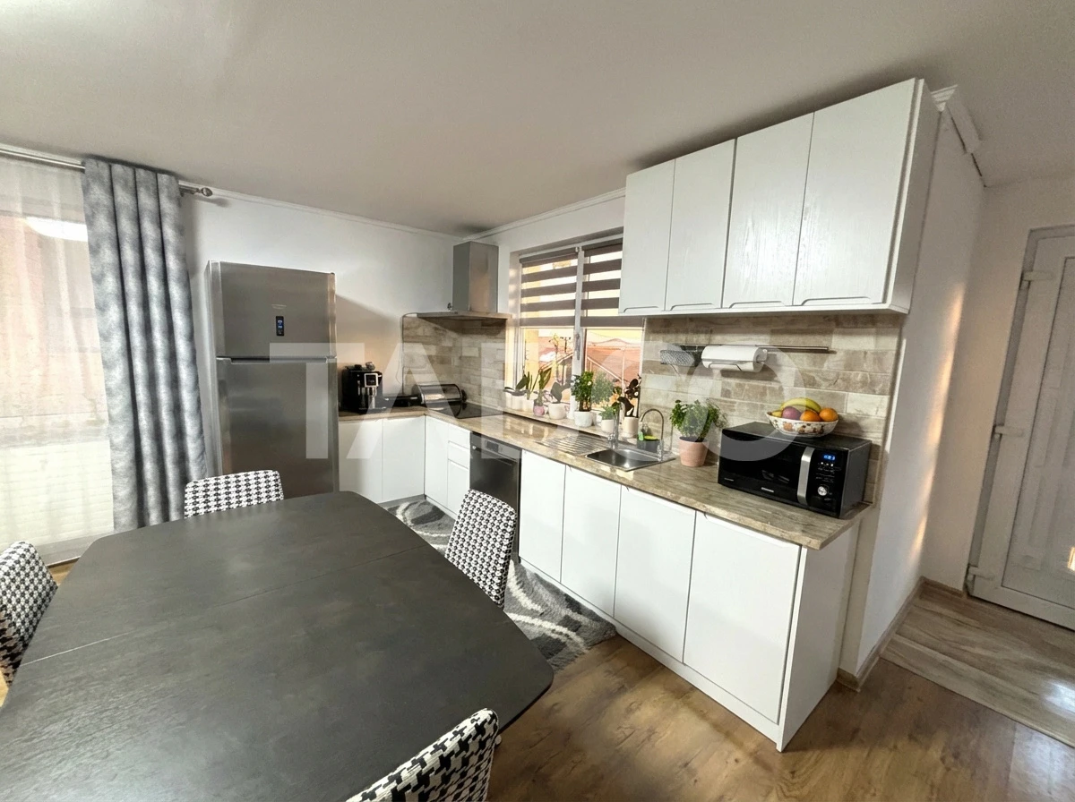 Casa de vanzare individuala cu 3 camere 500 mp teren Sura Mare - 4