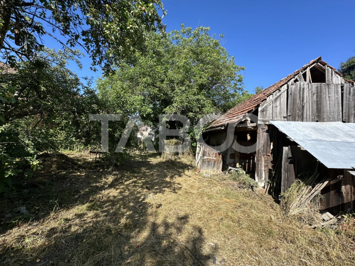 Casa cu potential de investitie in centrul satului 1540 mp teren - 5