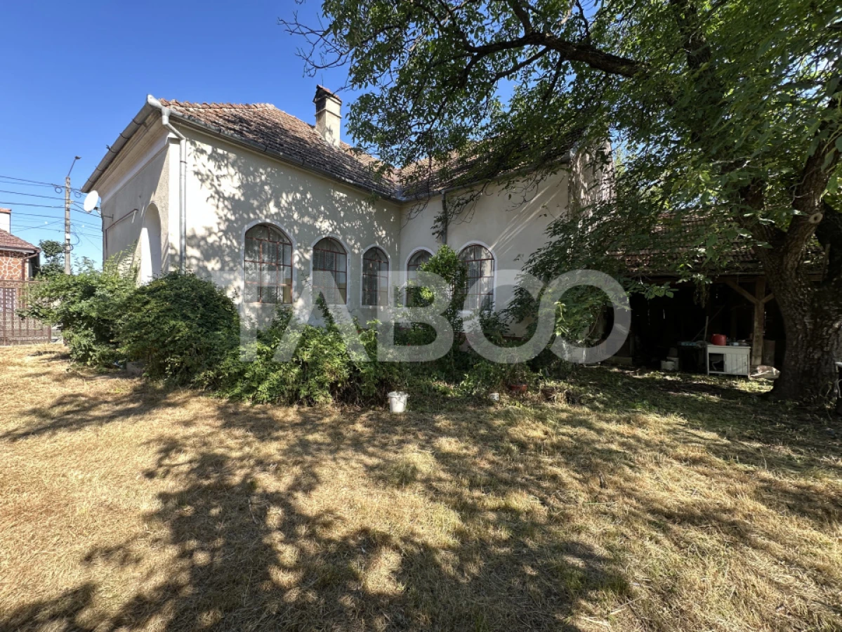 Casa cu potential de investitie in centrul satului 1540 mp teren - 2