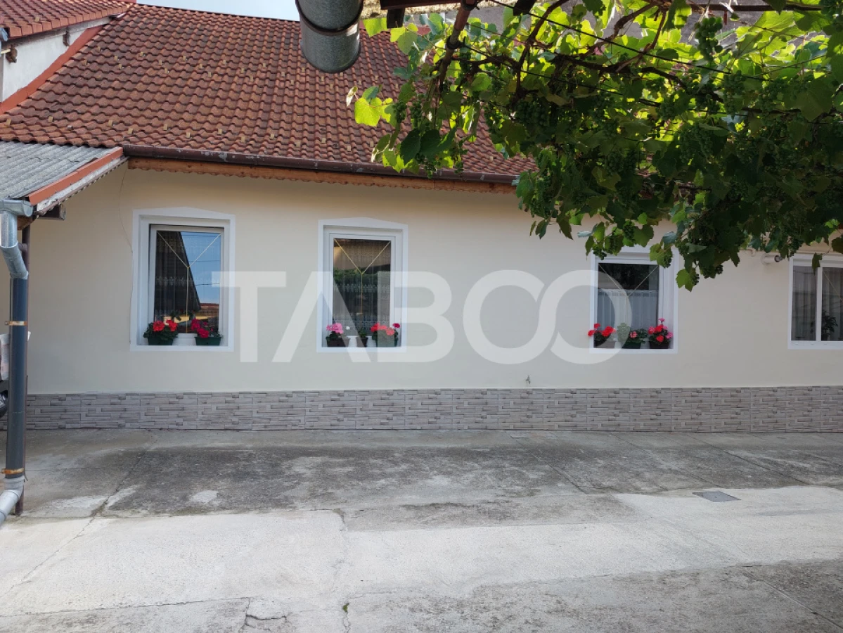 Casa 109 mp 4 camere pivnita terasa loc parcare curte comuna Cisnadie - 1