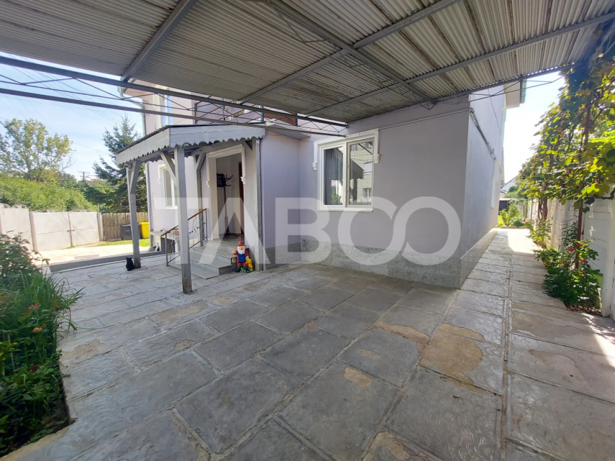 Casa de vanzare teren 950 mp si deschidere 21 m in zona Calea Poplacii - 2