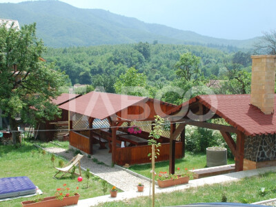 Pensiune 13 camere 16 bai sauna piscina si teren 1565 mp Cisnadioara