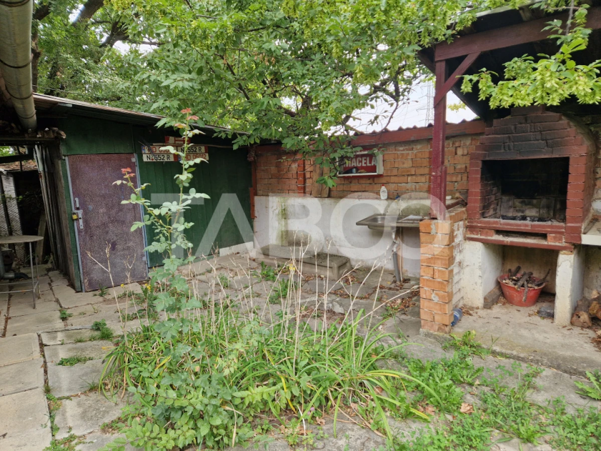 Teren intravilan imprejmuit 1915 mp PUZ aprobat utilitati in Tocile - 2